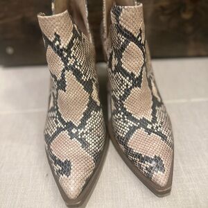 Vince Camuto Gigietta Snakeskin Block Heel Pointed Toe Ankle Boots 8